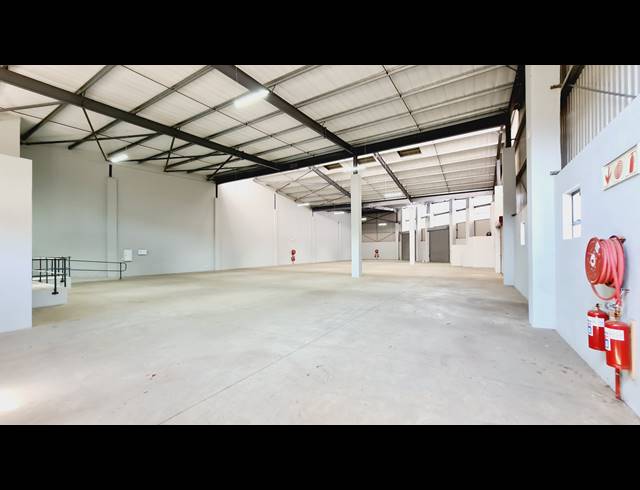 2,275M² WAREHOUSE TO LET IN COSMO BUSINESS PARK